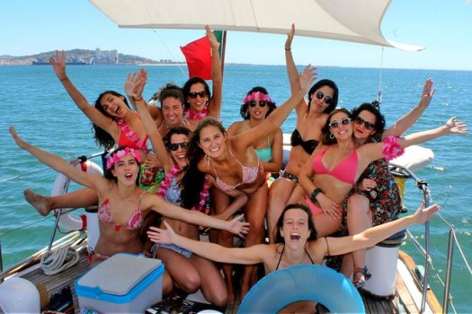 What are some helpful hints for organising a memorable cruise celebration?